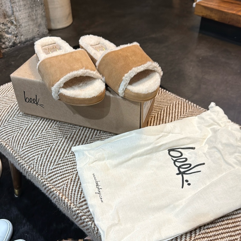 Beek suede slide with genuine shearing lining. Brand new!